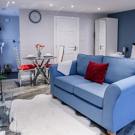 Luxury One Bedroom Guesthouse M6, Junction 10 Walsall Willenhall Kültér fotó