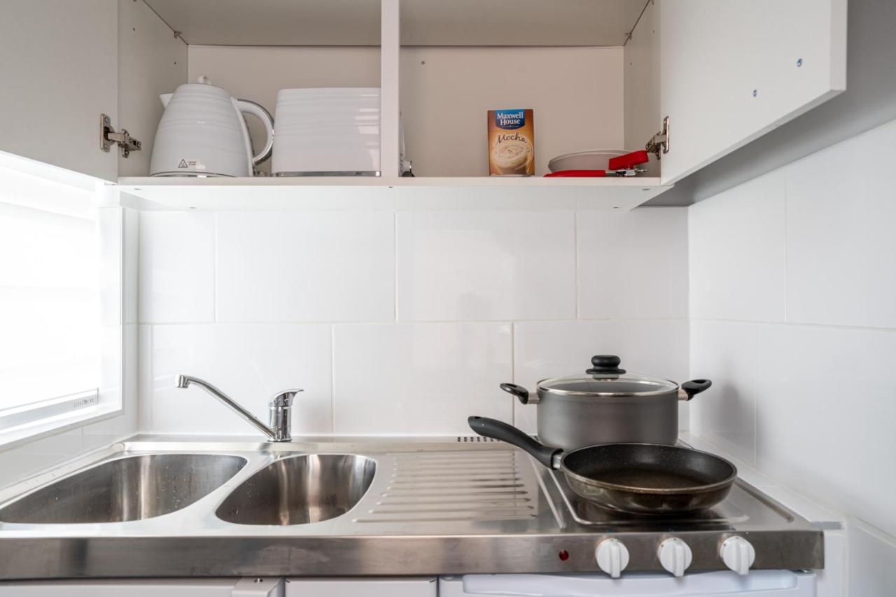 Luxury One Bedroom Guesthouse M6, Junction 10 Walsall Willenhall Kültér fotó